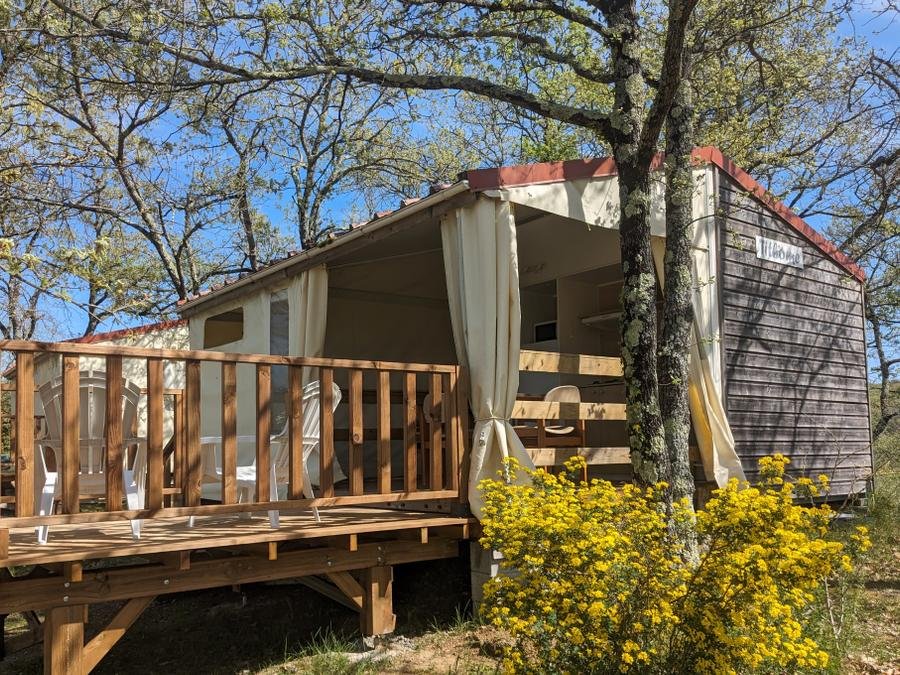 Camping Pas Cher vous présente avec son site Officiel campingpascher.fr, le Camping Le Roc Del Rey classé 2 étoiles, situé sur la commune de Belloc dans le département Ariège (Midi Pyrénées) en France. Le camping Le Roc Del Rey, vous présente un hébergement de type tente en toile et bois. Le camping Le Roc Del Rey vous propose du vendredi 05 juin au vendredi 12 juin 2026 avec un DÉPART DEMAIN pour 7 nuits à 300€. Cette location propose 50 dates différentes pour réserver votre séjour. Découvrez également les 10 autres gammes d'hébergements du camping. Les Avis clients pour le Camping Le Roc Del Rey sont excellents avec une note moyenne de 9 sur 10. Piscine extérieure, Baby-foot, Canoë-kayak, Centre équestre, Cyclisme, Ping-pong, Randonnée,... En savoir plus : cliquez-ICI.
