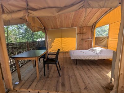 Cliquez pour découvrir toutes les photos de l'HÉBERGEMENT ! tente en toile et bois - Le Roc Del Rey photo 2