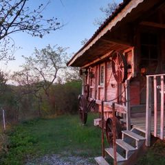 Camping Pas Cher vous présente avec son site Officiel campingpascher.fr, le Camping Le Roc Del Rey classé 2 étoiles, situé sur la commune de Belloc dans le département Ariège (Midi Pyrénées) en France. Le camping Le Roc Del Rey vous propose un hébergement de type hébergement insolite de 10 m². L'établissement vous propose 7 autres types d'hébergements. Découvrez tous nos séjours à petits prix dans la commune et aux alentours de Belloc du département : Ariège (Midi Pyrénées). Les Avis clients pour le Camping Le Roc Del Rey sont excellents avec une note moyenne de 9 sur 10. Piscine extérieure, Baby-foot, Canoë-kayak, Centre équestre, Cyclisme, Ping-pong, Randonnée,... En savoir plus : cliquez-ICI.