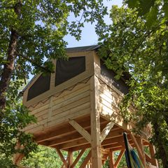 Camping Pas Cher vous présente avec son site Officiel campingpascher.fr, le Camping Le Roc Del Rey classé 2 étoiles, situé sur la commune de Belloc dans le département Ariège (Midi Pyrénées) en France. Le camping Le Roc Del Rey vous propose un hébergement de type hébergement insolite pour 2 personnes. L'établissement vous propose 7 autres types d'hébergements. Découvrez tous nos séjours à petits prix dans la commune et aux alentours de Belloc du département : Ariège (Midi Pyrénées). Les Avis clients pour le Camping Le Roc Del Rey sont excellents avec une note moyenne de 9 sur 10. Piscine extérieure, Baby-foot, Canoë-kayak, Centre équestre, Cyclisme, Ping-pong, Randonnée,... En savoir plus : cliquez-ICI.