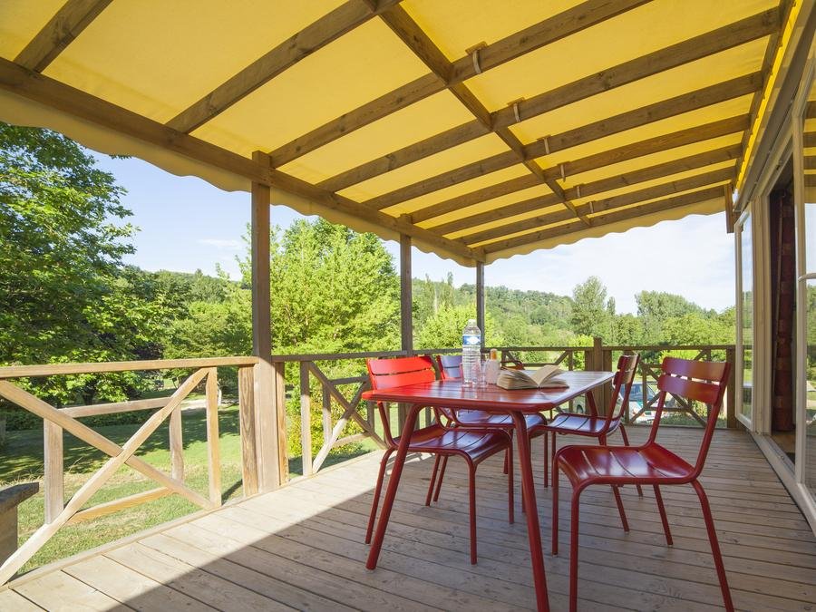 Camping Pas Cher vous présente avec son site Officiel campingpascher.fr, le Camping RCN Le Moulin De La Pique classé 5 étoiles, situé sur la commune de Belves dans le département Dordogne (Aquitaine) en France. Le camping RCN Le Moulin De La Pique, vous présente un hébergement de type mobil-home de 35 m² avec climatisation et télévision. Le camping RCN Le Moulin De La Pique vous propose du lundi 22 juin au lundi 29 juin 2026, en promotion à -14% pour 7 nuits à 673,20 € au lieu de 792,0 € soit une Économie de 118,80 €. Cette location propose 55 dates différentes pour réserver votre séjour. Découvrez également les 21 autres gammes d'hébergements du camping. Les Avis clients pour le Camping RCN Le Moulin De La Pique sont excellents avec une note moyenne de 8 sur 10. Lac, Bassin enfant, Piscine couverte, Piscine extérieure, Animation enfants, Animations familiales, Aire de jeux enfants, Centre équestre, Court de tennis, Golf, Parcours sportif, Ping-pong, Pétanque, Terrain multisports, Bar, Restaurant, Snack/Bar, Épicerie,... En savoir plus : cliquez-ICI.