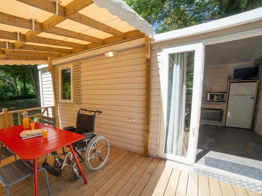 Camping Pas Cher vous présente avec son site Officiel campingpascher.fr, le Camping RCN Le Moulin De La Pique classé 5 étoiles, situé sur la commune de Belves dans le département Dordogne (Aquitaine) en France. Le camping RCN Le Moulin De La Pique, vous présente un hébergement de type mobil-home de 28 m² et télévision. Le camping RCN Le Moulin De La Pique vous propose du vendredi 26 juin au vendredi 03 juillet 2026, en promotion à -12% pour 7 nuits à 521,30 € au lieu de 594,0 € soit une Économie de 72,70 €. Cette location propose 30 dates différentes pour réserver votre séjour. Découvrez également les 21 autres gammes d'hébergements du camping. Les Avis clients pour le Camping RCN Le Moulin De La Pique sont excellents avec une note moyenne de 8 sur 10. Lac, Bassin enfant, Piscine couverte, Piscine extérieure, Animation enfants, Animations familiales, Aire de jeux enfants, Centre équestre, Court de tennis, Golf, Parcours sportif, Ping-pong, Pétanque, Terrain multisports, Bar, Restaurant, Snack/Bar, Épicerie,... En savoir plus : cliquez-ICI.