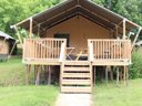 Camping Pas Cher vous présente avec son site Officiel campingpascher.fr, le Camping RCN Le Moulin De La Pique classé 5 étoiles, situé sur la commune de Belves dans le département Dordogne (Aquitaine) en France. Le camping RCN Le Moulin De La Pique, vous présente un hébergement de type tente en toile et bois de 49 m² et télévision. Le camping RCN Le Moulin De La Pique vous propose du mardi 26 mai au mardi 02 juin 2026, en promotion à -5% pour 7 nuits à 475 € au lieu de 500,0 € soit une Économie de 25 €. Cette location propose 113 dates différentes pour réserver votre séjour. Découvrez également les 20 autres gammes d'hébergements du camping. Les Avis clients pour le Camping RCN Le Moulin De La Pique sont excellents avec une note moyenne de 8 sur 10. Lac, Bassin enfant, Piscine couverte, Piscine extérieure, Animation enfants, Animations familiales, Aire de jeux enfants, Centre équestre, Court de tennis, Golf, Parcours sportif, Ping-pong, Pétanque, Terrain multisports, Bar, Restaurant, Snack/Bar, Épicerie,... En savoir plus : cliquez-ICI.