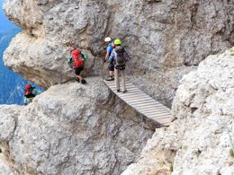 Camping Pas Cher vous présente avec son site Officiel campingpascher.fr, le Camping RCN Le Moulin De La Pique classé 5 étoiles, situé sur la commune de Belves dans le département Dordogne (Aquitaine) en France. Le camping RCN Le Moulin De La Pique vous propose un hébergement de type mobil-home de 29 m² avec climatisation. L'établissement vous propose 23 autres types d'hébergements. Découvrez tous nos séjours à petits prix dans la commune et aux alentours de Belves du département : Dordogne (Aquitaine). Les Avis clients pour le Camping RCN Le Moulin De La Pique sont excellents avec une note moyenne de 8 sur 10. Lac, Bassin enfant, Piscine couverte, Piscine extérieure, Animation enfants, Animations familiales, Aire de jeux enfants, Centre équestre, Court de tennis, Golf, Parcours sportif, Ping-pong, Pétanque, Terrain multisports, Bar, Restaurant, Snack/Bar, Épicerie,... En savoir plus : cliquez-ICI.