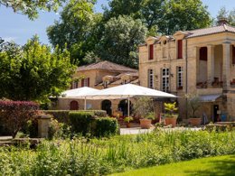 Camping Pas Cher vous présente avec son site Officiel campingpascher.fr, le Camping RCN Le Moulin De La Pique classé 5 étoiles, situé sur la commune de Belves dans le département Dordogne (Aquitaine) en France. Le camping RCN Le Moulin De La Pique, vous présente un hébergement de type appartement de 34 m² avec climatisation et télévision. Le camping RCN Le Moulin De La Pique vous propose du lundi 05 janvier au lundi 12 janvier 2026, en promotion à -12% pour 7 nuits à 500,20 € au lieu de 574,0 € soit une Économie de 73,80 €. Cette location propose 182 dates différentes pour réserver votre séjour. Découvrez également les 20 autres gammes d'hébergements du camping. Les Avis clients pour le Camping RCN Le Moulin De La Pique sont excellents avec une note moyenne de 8 sur 10. Lac, Bassin enfant, Piscine couverte, Piscine extérieure, Animation enfants, Animations familiales, Aire de jeux enfants, Centre équestre, Court de tennis, Golf, Parcours sportif, Ping-pong, Pétanque, Terrain multisports, Bar, Restaurant, Snack/Bar, Épicerie,... En savoir plus : cliquez-ICI.