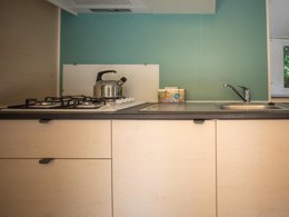 Camping Pas Cher vous présente avec son site Officiel campingpascher.fr, le Camping RCN Le Moulin De La Pique classé 5 étoiles, situé sur la commune de Belves dans le département Dordogne (Aquitaine) en France. Le camping RCN Le Moulin De La Pique, vous présente un hébergement de type mobil-home de 29 m² avec climatisation. Le camping RCN Le Moulin De La Pique vous propose du lundi 06 avril au lundi 13 avril 2026 pour 7 nuits à 532€. Cette location propose 117 dates différentes pour réserver votre séjour. Découvrez également les 20 autres gammes d'hébergements du camping. Les Avis clients pour le Camping RCN Le Moulin De La Pique sont excellents avec une note moyenne de 8 sur 10. Lac, Bassin enfant, Piscine couverte, Piscine extérieure, Animation enfants, Animations familiales, Aire de jeux enfants, Centre équestre, Court de tennis, Golf, Parcours sportif, Ping-pong, Pétanque, Terrain multisports, Bar, Restaurant, Snack/Bar, Épicerie,... En savoir plus : cliquez-ICI.