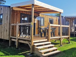 Camping Pas Cher vous présente avec son site Officiel campingpascher.fr, le Camping Maeva Club La Mer Blanche classé 4 étoiles, situé sur la commune de Benodet dans le département Finistère (Bretagne) en France. Le camping Maeva Club La Mer Blanche, vous présente un hébergement de type mobil-home de 24 m² pour 4 personnes et télévision. Le camping Maeva Club La Mer Blanche vous proposeun séjour PAS CHER avec une REMISEdu vendredi 29 mai au vendredi 05 juin 2026, en promotion à -40% pour 7 nuits à 197,40 € au lieu de 329,0 € soit une Économie de 131,60 €. Cette location propose 66 dates différentes pour réserver votre séjour. Découvrez également les 19 autres gammes d'hébergements du camping. Les Avis clients pour le Camping Maeva Club La Mer Blanche sont excellents avec une note moyenne de 8 sur 10. Mer, Parc aquatique, Piscine couverte, Piscine extérieure, Animations familiales, Club enfants, Aire de jeux enfants, Canoë-kayak, Centre équestre, Court de tennis, Cyclisme, Golf, Ping-pong, Planche à voile, Pétanque, Salle de jeux vidéo, Structure gonflable enfants, Terrain multisports, Bar, Dépôt de pain, Restaurant, Supermarché, Épicerie,... En savoir plus : cliquez-ICI.