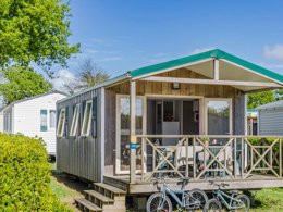 Camping Pas Cher vous présente avec son site Officiel campingpascher.fr, le Camping Maeva Club La Mer Blanche classé 4 étoiles, situé sur la commune de Benodet dans le département Finistère (Bretagne) en France. Le camping Maeva Club La Mer Blanche, vous présente un hébergement de type mobil-home de 24 m² pour 6 personnes et télévision. Le camping Maeva Club La Mer Blanche vous proposeun séjour PAS CHER avec une REMISEdu sam. 30 mai au sam. 06 juin 2026, en promotion à -40% pour 7 nuits à 203,40 € au lieu de 339,0 € soit une Économie de 135,60 €. Cette location propose 74 dates différentes pour réserver votre séjour. Découvrez également les 19 autres gammes d'hébergements du camping. Les Avis clients pour le Camping Maeva Club La Mer Blanche sont excellents avec une note moyenne de 8 sur 10. Mer, Parc aquatique, Piscine couverte, Piscine extérieure, Animations familiales, Club enfants, Aire de jeux enfants, Canoë-kayak, Centre équestre, Court de tennis, Cyclisme, Golf, Ping-pong, Planche à voile, Pétanque, Salle de jeux vidéo, Structure gonflable enfants, Terrain multisports, Bar, Dépôt de pain, Restaurant, Supermarché, Épicerie,... En savoir plus : cliquez-ICI.