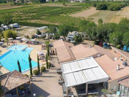 Camping Pas Cher vous présente avec son site Officiel campingpascher.fr, le Camping La Rouveyrolle classé 4 étoiles, situé sur la commune de Berrias Et Casteljau dans le département Ardèche (Rhône Alpes) en France. Le camping La Rouveyrolle, vous présente un hébergement de type mobil-home de 28 m² avec climatisation. Le camping La Rouveyrolle vous proposeun séjour PAS CHER avec une REMISEdu sam. 06 juin au sam. 13 juin 2026 avec une PROMO de DERNIÈRE MINUTE, en promotion à -57% pour 7 nuits à 269 € au lieu de 637,0 € soit une Économie de 368 €. Cette location propose 16 dates différentes pour réserver votre séjour. Découvrez également les 3 autres gammes d'hébergements du camping. Les Avis clients pour le Camping La Rouveyrolle sont excellents avec une note moyenne de 8 sur 10. Piscine chauffée, Piscine extérieure, Animations familiales, Club enfants, Aire de jeux enfants, Baby-foot, Canoë-kayak, Centre équestre, Golf, Piscine, Pétanque, Salle de fitness, Salle de jeux vidéo, Terrain multisports, Bar, Dépôt de pain, Plats à emporter, Restaurant,... En savoir plus : cliquez-ICI.