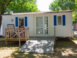 Camping Pas Cher vous présente avec son site Officiel campingpascher.fr, le Camping La Rouveyrolle classé 4 étoiles, situé sur la commune de Berrias Et Casteljau dans le département Ardèche (Rhône Alpes) en France. Le camping La Rouveyrolle, vous présente un hébergement de type mobil-home de 28 m² avec climatisation. Le camping La Rouveyrolle vous proposeun séjour PAS CHER avec une REMISEdu sam. 30 mai au sam. 06 juin 2026, en promotion à -74% pour 7 nuits à 179 € au lieu de 700,0 € soit une Économie de 521 €. Cette location propose 26 dates différentes pour réserver votre séjour. Découvrez également les 3 autres gammes d'hébergements du camping. Les Avis clients pour le Camping La Rouveyrolle sont excellents avec une note moyenne de 8 sur 10. Piscine chauffée, Piscine extérieure, Animations familiales, Club enfants, Aire de jeux enfants, Baby-foot, Canoë-kayak, Centre équestre, Golf, Piscine, Pétanque, Salle de fitness, Salle de jeux vidéo, Terrain multisports, Bar, Dépôt de pain, Plats à emporter, Restaurant,... En savoir plus : cliquez-ICI.