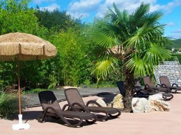 Camping Pas Cher vous présente avec son site Officiel campingpascher.fr, le Camping La Rouveyrolle classé 4 étoiles, situé sur la commune de Berrias Et Casteljau dans le département Ardèche (Rhône Alpes) en France. Le camping La Rouveyrolle vous propose un hébergement de type mobil-home de 31 m² avec climatisation. L'établissement vous propose 2 autres types d'hébergements. Découvrez tous nos séjours à petits prix dans la commune et aux alentours de Berrias Et Casteljau du département : Ardèche (Rhône Alpes). Les Avis clients pour le Camping La Rouveyrolle sont excellents avec une note moyenne de 8 sur 10. Piscine chauffée, Piscine extérieure, Animations familiales, Club enfants, Aire de jeux enfants, Baby-foot, Canoë-kayak, Centre équestre, Golf, Piscine, Pétanque, Salle de fitness, Salle de jeux vidéo, Terrain multisports, Bar, Dépôt de pain, Plats à emporter, Restaurant, Épicerie,... En savoir plus : cliquez-ICI.