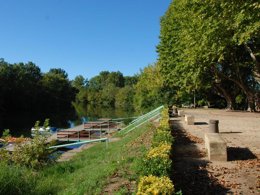 Camping Pas Cher vous présente avec son site Officiel campingpascher.fr, le Camping Domaine De Sainte Véziane classé 4 étoiles, situé sur la commune de Bessan dans le département Hérault (Languedoc Roussillon) en France. Le camping Domaine De Sainte Véziane, vous présente un hébergement de type mobil-home de 33 m² avec climatisation et télévision. Le camping Domaine De Sainte Véziane vous propose du mercredi 01 avril au mercredi 08 avril 2026, en promotion à -14% pour 7 nuits à 390 € au lieu de 455,0 € soit une Économie de 65 €. Cette location propose 150 dates différentes pour réserver votre séjour. Découvrez également les 8 autres gammes d'hébergements du camping. Les Avis clients pour le Camping Domaine De Sainte Véziane sont excellents avec une note moyenne de 8 sur 10. Parc aquatique, Piscine extérieure, Animations familiales, Club enfants, Aire de jeux enfants, Canoë-kayak, Centre équestre, Cyclisme, Golf, Jet-ski, Paddle, Parcours sportif, Ping-pong, Pétanque, Randonnée, Terrain de beach-volley, Terrain multisports, kiteSurf, Bar, Dépôt de pain, Pizzeria, Plats à emporter, Snack/Bar, Supermarché,... En savoir plus : cliquez-ICI.
