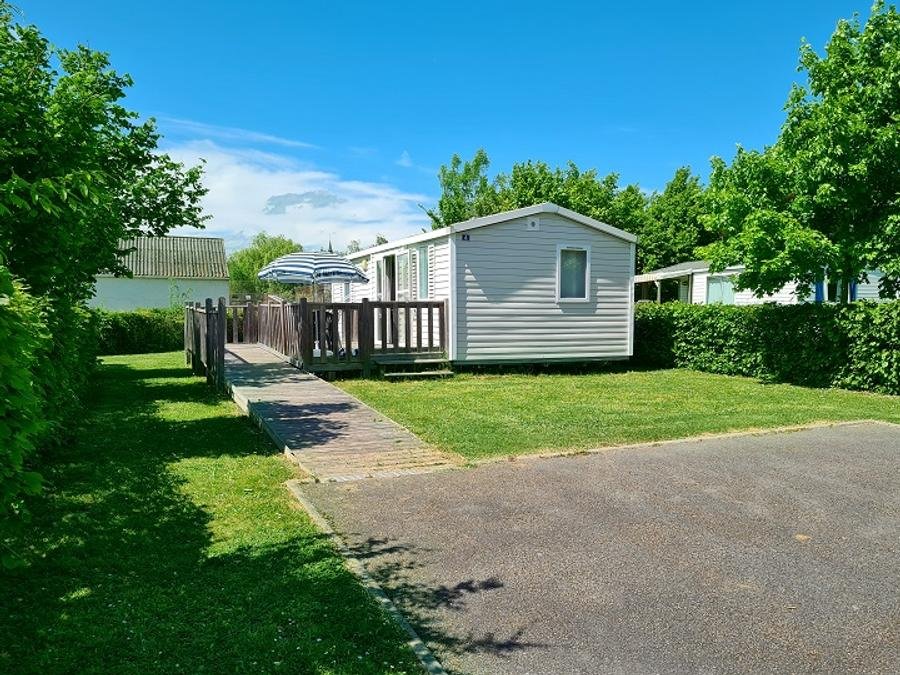 Camping Pas Cher vous présente avec son site Officiel campingpascher.fr, le Camping Resort & - Val De Braye classé 3 étoiles, situé sur la commune de Besse Sur Braye dans le département Sarthe (Pays De La Loire) en France. Le camping Resort & - Val De Braye vous propose un hébergement de type mobil-home. Cet hébergement propose plus de 196 dates différentes pour réserver ! Pour dévouvrir la période la moins chère, consultez la rubrique 'Tarifs' et sélectionnez votre mois de départ. L'établissement vous propose 6 autres types d'hébergements. Découvrez tous nos séjours à petits prix dans la commune et aux alentours de Besse Sur Braye du département : Sarthe (Pays De La Loire). Les Avis clients pour le Camping Resort & - Val De Braye sont excellents avec une note moyenne de 8 sur 10. LacRivière, Piscine couverte, Piscine extérieure, Animation enfants, Aire de jeux enfants, Canoë-kayak, Canyoning, Centre équestre, Court de tennis, Cyclisme, Ping-pong, Pétanque, Terrain de badminton, Terrain de volley-ball, Terrain multisports, Bar, Boulangerie, Bureau de tabac, Pizzeria, Restaurant, Station-service, Supermarché, Épicerie,... En savoir plus : cliquez-ICI.