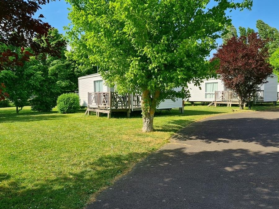 Camping Pas Cher vous présente avec son site Officiel campingpascher.fr, le Camping Resort & - Val De Braye classé 3 étoiles, situé sur la commune de Besse Sur Braye dans le département Sarthe (Pays De La Loire) en France. Le camping Resort & - Val De Braye vous propose un hébergement de type mobil-home. Cet hébergement propose plus de 20 dates différentes pour réserver ! Pour dévouvrir la période la moins chère, consultez la rubrique 'Tarifs' et sélectionnez votre mois de départ. L'établissement vous propose 5 autres types d'hébergements. Découvrez tous nos séjours à petits prix dans la commune et aux alentours de Besse Sur Braye du département : Sarthe (Pays De La Loire). Les Avis clients pour le Camping Resort & - Val De Braye sont excellents avec une note moyenne de 8 sur 10. LacRivière, Piscine couverte, Piscine extérieure, Animation enfants, Aire de jeux enfants, Canoë-kayak, Canyoning, Centre équestre, Court de tennis, Cyclisme, Ping-pong, Pétanque, Terrain de badminton, Terrain de volley-ball, Terrain multisports, Bar, Boulangerie, Bureau de tabac, Pizzeria, Restaurant, Station-service, Supermarché, Épicerie,... En savoir plus : cliquez-ICI.