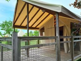 Camping Pas Cher vous présente avec son site Officiel campingpascher.fr, le Camping Resort & - Val De Braye classé 3 étoiles, situé sur la commune de Besse Sur Braye dans le département Sarthe (Pays De La Loire) en France. Le camping Resort & - Val De Braye vous propose un hébergement de type chalet pour 2 personnes. Cet hébergement propose plus de 183 dates différentes pour réserver ! Pour dévouvrir la période la moins chère, consultez la rubrique 'Tarifs' et sélectionnez votre mois de départ. L'établissement vous propose 5 autres types d'hébergements. Découvrez tous nos séjours à petits prix dans la commune et aux alentours de Besse Sur Braye du département : Sarthe (Pays De La Loire). Les Avis clients pour le Camping Resort & - Val De Braye sont excellents avec une note moyenne de 8 sur 10. LacRivière, Piscine couverte, Piscine extérieure, Animation enfants, Aire de jeux enfants, Canoë-kayak, Canyoning, Centre équestre, Court de tennis, Cyclisme, Ping-pong, Pétanque, Terrain de badminton, Terrain de volley-ball, Terrain multisports, Bar, Boulangerie, Bureau de tabac, Pizzeria, Restaurant, Station-service, Supermarché, Épicerie,... En savoir plus : cliquez-ICI.