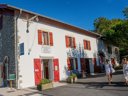 Camping Pas Cher vous présente avec son site Officiel campingpascher.fr, le Camping Harrobia classé 3 étoiles, situé sur la commune de Bidart dans le département Pyrénées-atlantiques (Aquitaine) en France. Le camping Harrobia, vous présente un hébergement de type mobil-home de 19 m² et télévision. Le camping Harrobia vous propose du sam. 03 octobre au sam. 10 octobre 2026 pour 7 nuits à 343€. Cette location propose 4 dates différentes pour réserver votre séjour. Découvrez également les 6 autres gammes d'hébergements du camping. Les Avis clients pour le Camping Harrobia sont excellents avec une note moyenne de 8 sur 10. Mer, Piscine chauffée, Piscine couverte, Animations familiales, Club enfants, Aire de jeux enfants, Canoë-kayak, Court de tennis, Golf, Paddle, Ping-pong, Pétanque, Randonnée, Salle de jeux vidéo, Surf, Terrain de football, Terrain multisports, Boulangerie, Bureau de tabac, Dépôt de pain, Plats à emporter, Supermarché, Épicerie,... En savoir plus : cliquez-ICI.