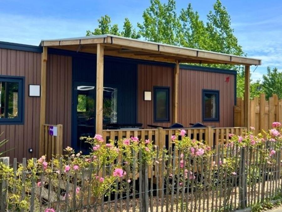 Camping Pas Cher vous présente avec son site Officiel campingpascher.fr, le Camping Oyam classé 4 étoiles, situé sur la commune de Bidart dans le département Pyrénées-atlantiques (Aquitaine) en France. Le camping Oyam vous propose un hébergement de type mobil-home de 37 m² avec climatisation (télévision). L'établissement vous propose 30 autres types d'hébergements. Découvrez tous nos séjours à petits prix dans la commune et aux alentours de Bidart du département : Pyrénées-atlantiques (Aquitaine). Les Avis clients pour le Camping Oyam sont de 7 sur 10. Mer, Parc aquatique, Piscine chauffée, Piscine extérieure, Animation ados, Animations familiales, Club enfants, Aire de jeux enfants, Canoë-kayak, Cyclisme, Golf, Jet-ski, Location de bateaux, Ping-pong, Planche à voile, Plongée, Pédalo, Pétanque, Randonnée, Ski nautique, Surf, Terrain de football, Terrain multisports, Bar, Boulangerie, Bureau de tabac, Dépôt de pain, Pizzeria, Plats à emporter, Snack/Bar, Station-service, Supermarché,... En savoir plus : cliquez-ICI.