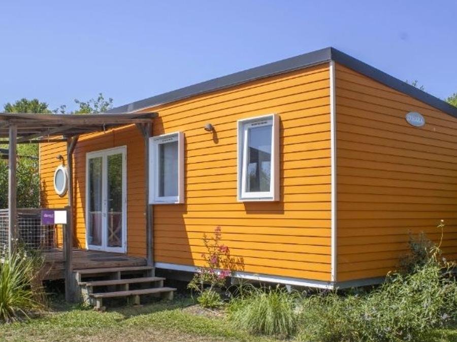 Camping Pas Cher vous présente avec son site Officiel campingpascher.fr, le Camping Oyam classé 4 étoiles, situé sur la commune de Bidart dans le département Pyrénées-atlantiques (Aquitaine) en France. Le camping Oyam vous propose un hébergement de type mobil-home de 32 m² avec climatisation (télévision). L'établissement vous propose 49 autres types d'hébergements. Découvrez tous nos séjours à petits prix dans la commune et aux alentours de Bidart du département : Pyrénées-atlantiques (Aquitaine). Les Avis clients pour le Camping Oyam sont de 7 sur 10. Mer, Parc aquatique, Piscine chauffée, Piscine extérieure, Animation ados, Animations familiales, Club enfants, Aire de jeux enfants, Canoë-kayak, Cyclisme, Golf, Jet-ski, Location de bateaux, Ping-pong, Planche à voile, Plongée, Pédalo, Pétanque, Randonnée, Ski nautique, Surf, Terrain de football, Terrain multisports, Bar, Boulangerie, Bureau de tabac, Dépôt de pain, Pizzeria, Plats à emporter, Snack/Bar, Station-service, Supermarché,... En savoir plus : cliquez-ICI.
