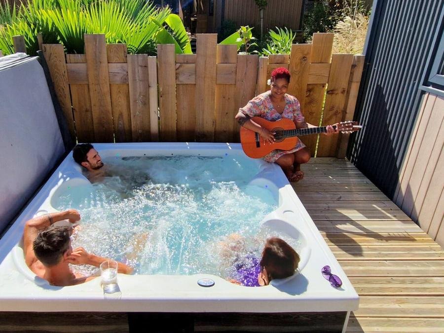 Camping Pas Cher vous présente avec son site Officiel campingpascher.fr, le Camping Oyam classé 4 étoiles, situé sur la commune de Bidart dans le département Pyrénées-atlantiques (Aquitaine) en France. Le camping Oyam vous propose un hébergement de type mobil-home de 40 m² avec climatisation (télévision). L'établissement vous propose 49 autres types d'hébergements. Découvrez tous nos séjours à petits prix dans la commune et aux alentours de Bidart du département : Pyrénées-atlantiques (Aquitaine). Les Avis clients pour le Camping Oyam sont de 7 sur 10. Mer, Parc aquatique, Piscine chauffée, Piscine extérieure, Animation ados, Animations familiales, Club enfants, Aire de jeux enfants, Canoë-kayak, Cyclisme, Golf, Jet-ski, Location de bateaux, Ping-pong, Planche à voile, Plongée, Pédalo, Pétanque, Randonnée, Ski nautique, Surf, Terrain de football, Terrain multisports, Bar, Boulangerie, Bureau de tabac, Dépôt de pain, Pizzeria, Plats à emporter, Snack/Bar, Station-service, Supermarché,... En savoir plus : cliquez-ICI.