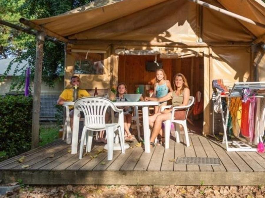 Camping Pas Cher vous présente avec son site Officiel campingpascher.fr, le Camping Oyam classé 4 étoiles, situé sur la commune de Bidart dans le département Pyrénées-atlantiques (Aquitaine) en France. Le camping Oyam vous propose un hébergement de type tente en toile et bois de 25 m² pour 1 personne (télévision). L'établissement vous propose 42 autres types d'hébergements. Découvrez tous nos séjours à petits prix dans la commune et aux alentours de Bidart du département : Pyrénées-atlantiques (Aquitaine). Les Avis clients pour le Camping Oyam sont de 7 sur 10. Mer, Parc aquatique, Piscine chauffée, Piscine extérieure, Animation ados, Animations familiales, Club enfants, Aire de jeux enfants, Canoë-kayak, Cyclisme, Golf, Jet-ski, Location de bateaux, Ping-pong, Planche à voile, Plongée, Pédalo, Pétanque, Randonnée, Ski nautique, Surf, Terrain de football, Terrain multisports, Bar, Boulangerie, Bureau de tabac, Dépôt de pain, Pizzeria, Plats à emporter, Snack/Bar, Station-service, Supermarché,... En savoir plus : cliquez-ICI.