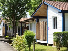 Camping Pas Cher vous présente avec son site Officiel campingpascher.fr, le Camping Oyam classé 4 étoiles, situé sur la commune de Bidart dans le département Pyrénées-atlantiques (Aquitaine) en France. Le camping Oyam, vous présente un hébergement de type tente en toile et bois de 25 m² et télévision. Le camping Oyam vous propose du lundi 25 mai au lundi 01 juin 2026, en promotion à -10% pour 7 nuits à 283,50 € au lieu de 315,0 € soit une Économie de 31,50 €. Cette location propose 53 dates différentes pour réserver votre séjour. Découvrez également les 49 autres gammes d'hébergements du camping. Les Avis clients pour le Camping Oyam sont de 7 sur 10. Mer, Parc aquatique, Piscine chauffée, Piscine extérieure, Animation ados, Animations familiales, Club enfants, Aire de jeux enfants, Canoë-kayak, Cyclisme, Golf, Jet-ski, Location de bateaux, Ping-pong, Planche à voile, Plongée, Pédalo, Pétanque, Randonnée, Ski nautique, Surf, Terrain de football, Terrain multisports, Bar, Boulangerie, Bureau de tabac, Dépôt de pain, Pizzeria, Plats à emporter, Snack/Bar, Station-service, Supermarché,... En savoir plus : cliquez-ICI.