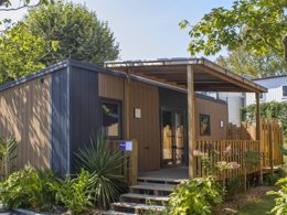 Camping Pas Cher vous présente avec son site Officiel campingpascher.fr, le Camping Oyam classé 4 étoiles, situé sur la commune de Bidart dans le département Pyrénées-atlantiques (Aquitaine) en France. Le camping Oyam, vous présente un hébergement de type mobil-home de 32 m² avec climatisation et télévision. Le camping Oyam vous propose du lundi 25 mai au lundi 01 juin 2026, en promotion à -10% pour 7 nuits à 567 € au lieu de 630,0 € soit une Économie de 63 €. Cette location propose 60 dates différentes pour réserver votre séjour. Découvrez également les 49 autres gammes d'hébergements du camping. Les Avis clients pour le Camping Oyam sont de 7 sur 10. Mer, Parc aquatique, Piscine chauffée, Piscine extérieure, Animation ados, Animations familiales, Club enfants, Aire de jeux enfants, Canoë-kayak, Cyclisme, Golf, Jet-ski, Location de bateaux, Ping-pong, Planche à voile, Plongée, Pédalo, Pétanque, Randonnée, Ski nautique, Surf, Terrain de football, Terrain multisports, Bar, Boulangerie, Bureau de tabac, Dépôt de pain, Pizzeria, Plats à emporter, Snack/Bar, Station-service, Supermarché,... En savoir plus : cliquez-ICI.