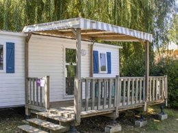 Camping Pas Cher vous présente avec son site Officiel campingpascher.fr, le Camping Oyam classé 4 étoiles, situé sur la commune de Bidart dans le département Pyrénées-atlantiques (Aquitaine) en France. Le camping Oyam, vous présente un hébergement de type mobil-home avec climatisation et télévision. Le camping Oyam vous propose du lundi 25 mai au lundi 01 juin 2026, en promotion à -9% pour 7 nuits à 327,60 € au lieu de 364,0 € soit une Économie de 36,40 €. Cette location propose 62 dates différentes pour réserver votre séjour. Découvrez également les 49 autres gammes d'hébergements du camping. Les Avis clients pour le Camping Oyam sont de 7 sur 10. Mer, Parc aquatique, Piscine chauffée, Piscine extérieure, Animation ados, Animations familiales, Club enfants, Aire de jeux enfants, Canoë-kayak, Cyclisme, Golf, Jet-ski, Location de bateaux, Ping-pong, Planche à voile, Plongée, Pédalo, Pétanque, Randonnée, Ski nautique, Surf, Terrain de football, Terrain multisports, Bar, Boulangerie, Bureau de tabac, Dépôt de pain, Pizzeria, Plats à emporter, Snack/Bar, Station-service, Supermarché,... En savoir plus : cliquez-ICI.