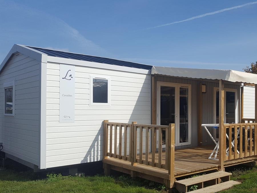 Camping Pas Cher vous présente avec son site Officiel campingpascher.fr, le Camping Le Panoramic classé 4 étoiles, situé sur la commune de Binic dans le département Côtes-d'armor (Bretagne) en France. Le camping Le Panoramic, vous présente un hébergement de type mobil-home de 40 m² et télévision. Le camping Le Panoramic vous propose du vendredi 05 juin au vendredi 12 juin 2026 avec un DÉPART DEMAIN pour 7 nuits à 847€. Cette location propose 65 dates différentes pour réserver votre séjour. Découvrez également les 15 autres gammes d'hébergements du camping. Les Avis clients pour le Camping Le Panoramic sont excellents avec une note moyenne de 8 sur 10. Piscine couverte, Piscine extérieure, Animation ados, Animation enfants, Animations familiales, Aire de jeux enfants, Centre équestre, Golf, Ping-pong, Pétanque, Randonnée, Salle de jeux vidéo, Terrain multisports, Bar, Dépôt de pain, Snack/Bar, Épicerie,... En savoir plus : cliquez-ICI.