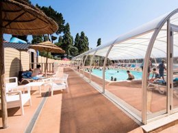 Camping Pas Cher vous présente avec son site Officiel campingpascher.fr, le Camping Le Panoramic classé 4 étoiles, situé sur la commune de Binic dans le département Côtes-d'armor (Bretagne) en France. Le camping Le Panoramic, vous présente un hébergement de type hébergement insolite. Le camping Le Panoramic vous propose du mercredi 01 avril au mercredi 08 avril 2026 pour 7 nuits à 196€. Cette location propose 176 dates différentes pour réserver votre séjour. Découvrez également les 10 autres gammes d'hébergements du camping. Les Avis clients pour le Camping Le Panoramic sont excellents avec une note moyenne de 8 sur 10. Piscine couverte, Piscine extérieure, Animation ados, Animation enfants, Animations familiales, Aire de jeux enfants, Centre équestre, Golf, Ping-pong, Pétanque, Randonnée, Salle de jeux vidéo, Terrain multisports, Bar, Dépôt de pain, Snack/Bar, Épicerie,... En savoir plus : cliquez-ICI.