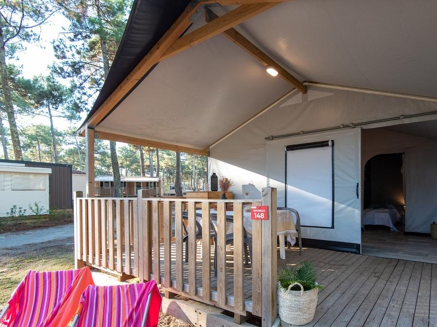 Camping Pas Cher vous présente avec son site Officiel campingpascher.fr, le Camping Club Le Vivier 4* - MS VACANCES classé 4 étoiles, situé sur la commune de Biscarrosse dans le département Landes (Aquitaine) en France. Le camping Club Le Vivier 4* - MS VACANCES vous propose un hébergement de type lodge de 25 m² pour 5 personnes. L'établissement vous propose 27 autres types d'hébergements. Découvrez tous nos séjours à petits prix dans la commune et aux alentours de Biscarrosse du département : Landes (Aquitaine). Les Avis clients pour le Camping Club Le Vivier 4* - MS VACANCES sont excellents avec une note moyenne de 8 sur 10. Mer, Piscine chauffée, Piscine extérieure, Animations familiales, Club ados, Club enfants, Aire de jeux enfants, Centre équestre, Court de padel en extérieur, Cyclisme, Golf, Parcours sportif, Ping-pong, Pédalo, Pétanque, Salle de fitness, Salle de jeux vidéo, Structure gonflable enfants, Surf, Terrain multisports, Tir à l’arc, Bar, Dépôt de pain, Restaurant, Snack/Bar, Épicerie,... En savoir plus : cliquez-ICI.