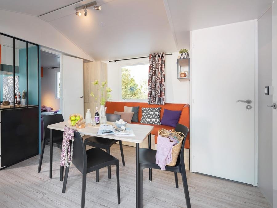 Camping Pas Cher vous présente avec son site Officiel campingpascher.fr, le Camping Club Plage Sud 4*- MS VACANCES classé 4 étoiles, situé sur la commune de Biscarrosse dans le département Landes (Aquitaine) en France. Le camping Club Plage Sud 4*- MS VACANCES, vous présente un hébergement de type mobil-home de 30 m² pour 4 personnes avec climatisation et télévision. Le camping Club Plage Sud 4*- MS VACANCES vous propose du sam. 19 septembre au sam. 26 septembre 2026, en promotion à -20% pour 7 nuits à 319,20 € au lieu de 399,0 € soit une Économie de 79,80 €. Cette location propose 12 dates différentes pour réserver votre séjour. Découvrez également les 27 autres gammes d'hébergements du camping. Les Avis clients pour le Camping Club Plage Sud 4*- MS VACANCES sont excellents avec une note moyenne de 8 sur 10. Piscine chauffée, Piscine extérieure, Animations familiales, Club ados, Club enfants, Aire de jeux enfants, Baby-foot, Court de padel en extérieur, Golf, Parcours sportif, Ping-pong, Piscine, Pétanque, Salle de fitness, Structure gonflable enfants, Terrain multisports, Tir à l’arc, Trampoline, Bar, Dépôt de pain, Snack/Bar,... En savoir plus : cliquez-ICI.