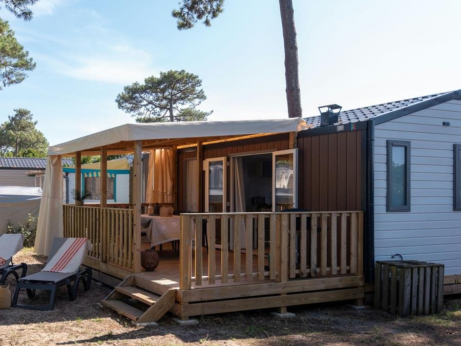 Camping Pas Cher vous présente avec son site Officiel campingpascher.fr, le Camping Club Plage Sud 4*- MS VACANCES classé 4 étoiles, situé sur la commune de Biscarrosse dans le département Landes (Aquitaine) en France. Le camping Club Plage Sud 4*- MS VACANCES, vous présente un hébergement de type mobil-home de 31 m² pour 4 personnes avec climatisation et télévision. Le camping Club Plage Sud 4*- MS VACANCES vous propose du sam. 19 septembre au sam. 26 septembre 2026, en promotion à -20% pour 7 nuits à 427,20 € au lieu de 534,0 € soit une Économie de 106,80 €. Cette location propose 24 dates différentes pour réserver votre séjour. Découvrez également les 27 autres gammes d'hébergements du camping. Les Avis clients pour le Camping Club Plage Sud 4*- MS VACANCES sont excellents avec une note moyenne de 8 sur 10. Piscine chauffée, Piscine extérieure, Animations familiales, Club ados, Club enfants, Aire de jeux enfants, Baby-foot, Court de padel en extérieur, Golf, Parcours sportif, Ping-pong, Piscine, Pétanque, Salle de fitness, Structure gonflable enfants, Terrain multisports, Tir à l’arc, Trampoline, Bar, Dépôt de pain, Snack/Bar,... En savoir plus : cliquez-ICI.