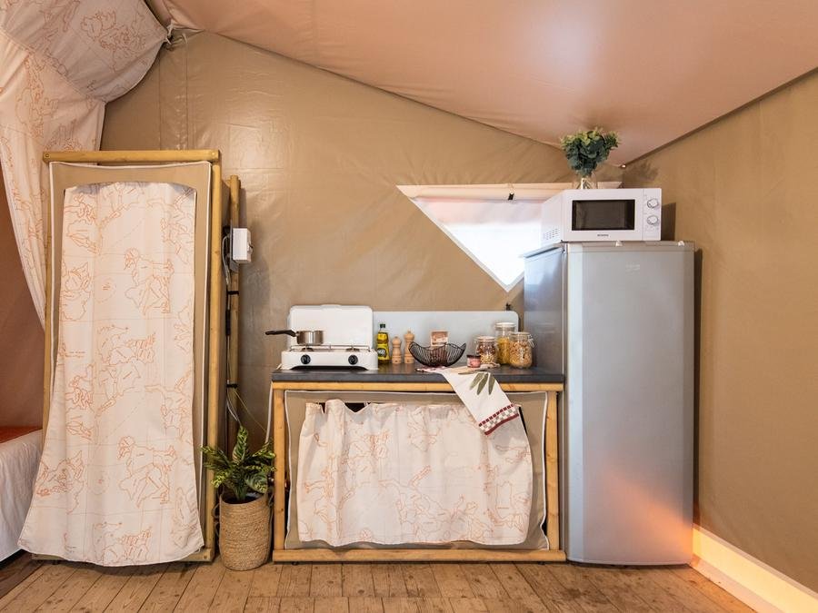 Camping Pas Cher vous présente avec son site Officiel campingpascher.fr, le Camping Club Plage Sud 4*- MS VACANCES classé 4 étoiles, situé sur la commune de Biscarrosse dans le département Landes (Aquitaine) en France. Le camping Club Plage Sud 4*- MS VACANCES vous propose un hébergement de type tente en toile et bois de 20 m² pour 5 personnes. L'établissement vous propose 26 autres types d'hébergements. Découvrez tous nos séjours à petits prix dans la commune et aux alentours de Biscarrosse du département : Landes (Aquitaine). Les Avis clients pour le Camping Club Plage Sud 4*- MS VACANCES sont excellents avec une note moyenne de 8 sur 10. Piscine chauffée, Piscine extérieure, Animations familiales, Club ados, Club enfants, Aire de jeux enfants, Baby-foot, Court de padel en extérieur, Golf, Parcours sportif, Ping-pong, Piscine, Pétanque, Salle de fitness, Structure gonflable enfants, Terrain multisports, Tir à l’arc, Trampoline, Bar, Dépôt de pain, Snack/Bar,... En savoir plus : cliquez-ICI.