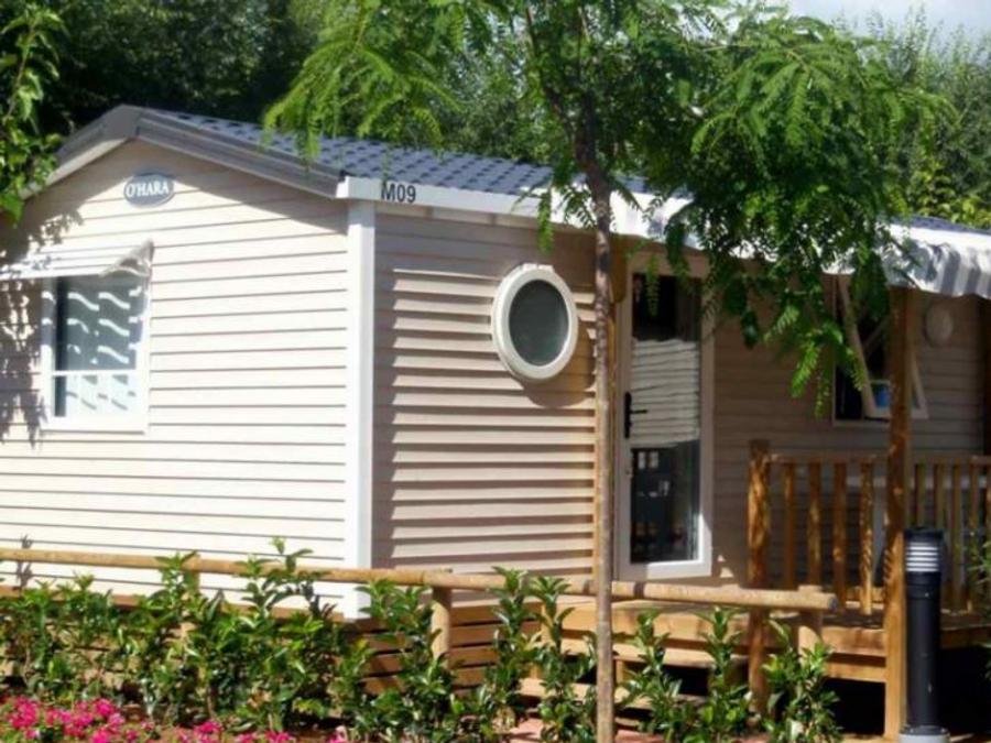 Camping Pas Cher vous présente avec son site Officiel campingpascher.fr, le Camping La Masia classé 3 étoiles, situé sur la commune de Blanes dans le département Gérone (Catalogne) en Espagne. Le camping La Masia vous propose un hébergement de type mobil-home de 28 m² pour 6 personnes avec climatisation (télévision). L'établissement vous propose 19 autres types d'hébergements. Découvrez tous nos séjours à petits prix dans la commune et aux alentours de Blanes du département : Gérone (Catalogne). Les Avis clients pour le Camping La Masia sont excellents avec une note moyenne de 8 sur 10. Bassin enfant, Parc aquatique, Piscine couverte, Piscine extérieure, Animations familiales, Club enfants, Aire de jeux enfants, Baby-foot, Canoë-kayak, Centre équestre, Court de tennis, Golf, Ping-pong, Piscine, Plongée, Pétanque, Salle de fitness, Salle de jeux vidéo, Structure gonflable enfants, Surf, Terrain de beach-volley, Terrain de football, Terrain de volley-ball, Terrain multisports, Bar, Boulangerie, Dépôt de pain, Pizzeria, Plats à emporter, Restaurant, Snack/Bar, Supermarché, Épicerie,... En savoir plus : cliquez-ICI.