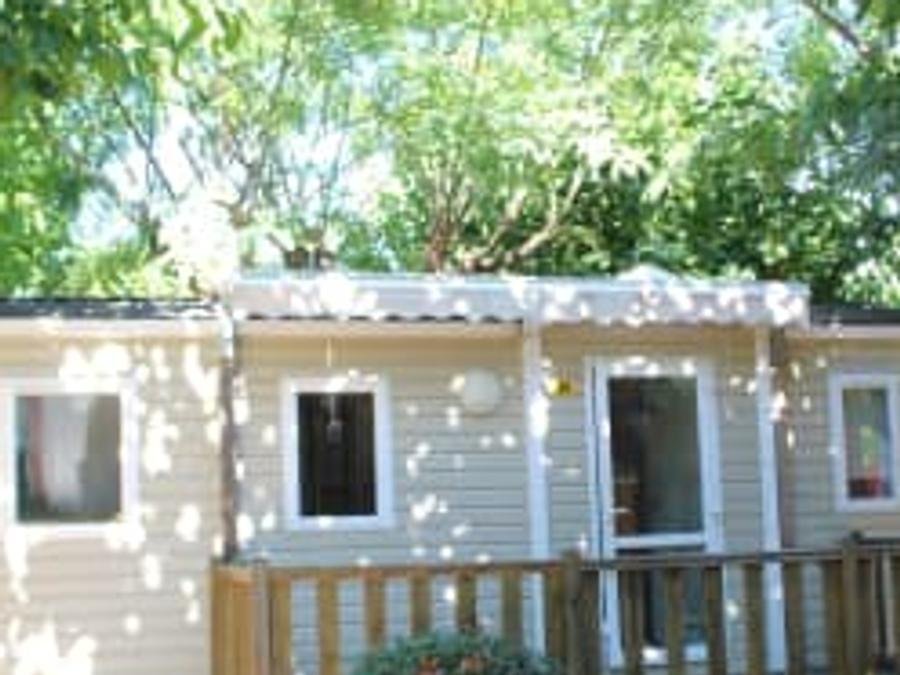Camping Pas Cher vous présente avec son site Officiel campingpascher.fr, le Camping La Masia classé 3 étoiles, situé sur la commune de Blanes dans le département Gérone (Catalogne) en Espagne. Le camping La Masia, vous présente un hébergement de type mobil-home de 32 m² avec climatisation. Le camping La Masia vous proposeun séjour PAS CHER avec une REMISEdu sam. 12 septembre au sam. 19 septembre 2026, en promotion à -50% pour 7 nuits à 318,50 € au lieu de 637,0 € soit une Économie de 318,50 €. Cette location propose 10 dates différentes pour réserver votre séjour. Découvrez également les 21 autres gammes d'hébergements du camping. Les Avis clients pour le Camping La Masia sont excellents avec une note moyenne de 8 sur 10. Bassin enfant, Parc aquatique, Piscine couverte, Piscine extérieure, Animations familiales, Club enfants, Aire de jeux enfants, Baby-foot, Canoë-kayak, Centre équestre, Court de tennis, Golf, Ping-pong, Piscine, Plongée, Pétanque, Salle de fitness, Salle de jeux vidéo, Structure gonflable enfants, Surf, Terrain de beach-volley, Terrain de football, Terrain de volley-ball, Terrain multisports, Bar, Boulangerie, Dépôt de pain, Pizzeria, Plats à emporter, Restaurant, Snack/Bar, Supermarché, Épicerie,... En savoir plus : cliquez-ICI.