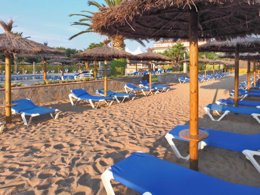Camping Pas Cher vous présente avec son site Officiel campingpascher.fr, le Camping La Masia classé 3 étoiles, situé sur la commune de Blanes dans le département Gérone (Catalogne) en Espagne. Le camping La Masia, vous présente un hébergement de type studio de 30 m² pour 4 personnes avec climatisation et télévision. Le camping La Masia vous proposeun séjour PAS CHER avec une REMISEdu dimanche 14 juin au dimanche 21 juin 2026, en promotion à -34% pour 7 nuits à 339 € au lieu de 513,64 € soit une Économie de 174,64 €. Cette location propose 19 dates différentes pour réserver votre séjour. Découvrez également les 23 autres gammes d'hébergements du camping. Les Avis clients pour le Camping La Masia sont excellents avec une note moyenne de 8 sur 10. Bassin enfant, Parc aquatique, Piscine couverte, Piscine extérieure, Animations familiales, Club enfants, Aire de jeux enfants, Baby-foot, Canoë-kayak, Centre équestre, Court de tennis, Golf, Ping-pong, Piscine, Plongée, Pétanque, Salle de fitness, Salle de jeux vidéo, Structure gonflable enfants, Surf, Terrain de beach-volley, Terrain de football, Terrain de volley-ball, Terrain multisports, Bar, Boulangerie, Dépôt de pain, Pizzeria, Plats à emporter, Restaurant, Snack/Bar, Supermarché, Épicerie,... En savoir plus : cliquez-ICI.