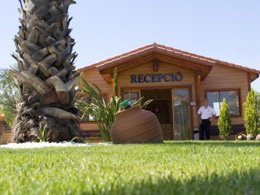 Camping Pas Cher vous présente avec son site Officiel campingpascher.fr, le Camping La Masia classé 3 étoiles, situé sur la commune de Blanes dans le département Gérone (Catalogne) en Espagne. Le camping La Masia, vous présente un hébergement de type studio de 30 m² pour 4 personnes avec climatisation et télévision. Le camping La Masia vous proposeun séjour PAS CHER avec une REMISEdu sam. 09 mai au sam. 16 mai 2026, en promotion à -35% pour 7 nuits à 429 € au lieu de 660,0 € soit une Économie de 231 €. Cette location propose 18 dates différentes pour réserver votre séjour. Découvrez également les 15 autres gammes d'hébergements du camping. Les Avis clients pour le Camping La Masia sont excellents avec une note moyenne de 8 sur 10. Bassin enfant, Parc aquatique, Piscine couverte, Piscine extérieure, Animations familiales, Club enfants, Aire de jeux enfants, Baby-foot, Canoë-kayak, Centre équestre, Court de tennis, Golf, Ping-pong, Piscine, Plongée, Pétanque, Salle de fitness, Salle de jeux vidéo, Structure gonflable enfants, Surf, Terrain de beach-volley, Terrain de football, Terrain de volley-ball, Terrain multisports, Bar, Boulangerie, Dépôt de pain, Pizzeria, Plats à emporter, Restaurant, Snack/Bar, Supermarché, Épicerie,... En savoir plus : cliquez-ICI.