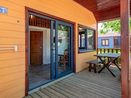 Camping Pas Cher vous présente avec son site Officiel campingpascher.fr, le Camping Solmar classé 2 étoiles, situé sur la commune de Blanes dans le département Gérone (Catalogne) en Espagne. Le camping Solmar, vous présente un hébergement de type chalet de 33 m² et télévision. Le camping Solmar vous proposeun séjour PAS CHER avec une REMISEdu mardi 26 mai au mardi 02 juin 2026, en promotion à -45% pour 7 nuits à 451,88 € au lieu de 821,6 € soit une Économie de 369,72 €. Cette location propose 155 dates différentes pour réserver votre séjour. Découvrez également les 8 autres gammes d'hébergements du camping. Les Avis clients pour le Camping Solmar sont de 7 sur 10. Piscine extérieure, Club enfants, Aire de jeux enfants, Baby-foot, Court de tennis, Ping-pong, Piscine, Pétanque, Terrain de basketball, Terrain de football, Terrain de volley-ball, Bar, Pizzeria, Plats à emporter, Snack/Bar, Supermarché,... En savoir plus : cliquez-ICI.