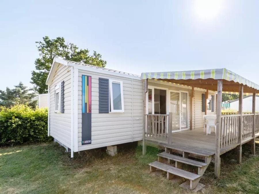 Camping Pas Cher vous présente avec son site Officiel campingpascher.fr, le Camping Le Bois Joli classé 4 étoiles, situé sur la commune de Bois De Cene dans le département Vendée (Pays De La Loire) en France. Le camping Le Bois Joli, vous présente un hébergement de type mobil-home de 32 m² et télévision. Le camping Le Bois Joli vous proposeun séjour PAS CHER avec une REMISEdu sam. 05 septembre au sam. 12 septembre 2026, en promotion à -30% pour 7 nuits à 219 € au lieu de 312,86 € soit une Économie de 93,86 €. Cette location propose 32 dates différentes pour réserver votre séjour. Découvrez également les 16 autres gammes d'hébergements du camping. Les Avis clients pour le Camping Le Bois Joli sont excellents avec une note moyenne de 8 sur 10. Mer, Lagon, Piscine couverte, Piscine extérieure, Animation enfants, Animations familiales, Aire de jeux enfants, Ping-pong, Pédalo, Pétanque, Structure gonflable enfants, Bar, Boulangerie, Bureau de tabac, Créperie, Restaurant, Snack/Bar, Supermarché, Épicerie,... En savoir plus : cliquez-ICI.