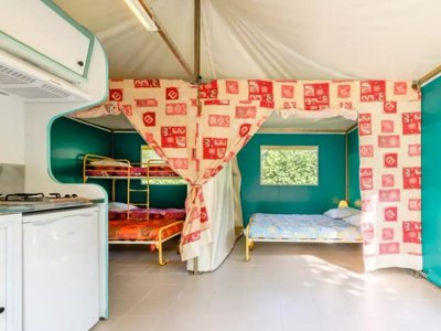 Cliquez pour découvrir toutes les photos de l'HÉBERGEMENT ! bungalow toilé - Le Bois Joli photo 2