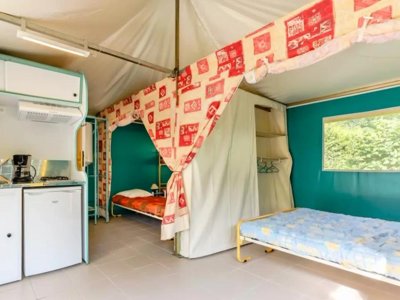 Cliquez pour découvrir toutes les photos de l'HÉBERGEMENT ! bungalow toilé - Le Bois Joli photo 3