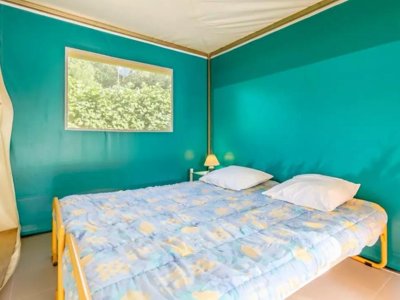 Cliquez pour découvrir toutes les photos de l'HÉBERGEMENT ! bungalow toilé - Le Bois Joli photo 4