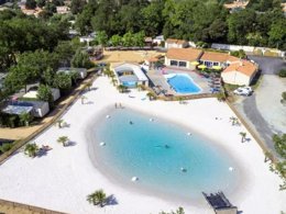 Camping Pas Cher vous présente avec son site Officiel campingpascher.fr, le Camping Le Bois Joli classé 4 étoiles, situé sur la commune de Bois De Cene dans le département Vendée (Pays De La Loire) en France. Le camping Le Bois Joli vous propose un hébergement de type mobil-home de 28 m² pour 5 personnes (télévision). L'établissement vous propose 16 autres types d'hébergements. Découvrez tous nos séjours à petits prix dans la commune et aux alentours de Bois De Cene du département : Vendée (Pays De La Loire). Les Avis clients pour le Camping Le Bois Joli sont excellents avec une note moyenne de 8 sur 10. Mer, Lagon, Piscine couverte, Piscine extérieure, Animation enfants, Animations familiales, Aire de jeux enfants, Ping-pong, Pédalo, Pétanque, Structure gonflable enfants, Bar, Boulangerie, Bureau de tabac, Créperie, Restaurant, Snack/Bar, Supermarché, Épicerie,... En savoir plus : cliquez-ICI.