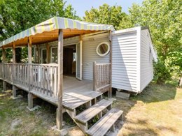 Camping Pas Cher vous présente avec son site Officiel campingpascher.fr, le Camping Maeva Escapades Le Bois Joli classé 4 étoiles, situé sur la commune de Bois De Cene dans le département Vendée (Pays De La Loire) en France. Le camping Maeva Escapades Le Bois Joli, vous présente un hébergement de type mobil-home de 25 m² et télévision. Le camping Maeva Escapades Le Bois Joli vous proposeun séjour PAS CHER avec une REMISEdu sam. 16 mai au sam. 23 mai 2026, en promotion à -30% pour 7 nuits à 219 € au lieu de 312,86 € soit une Économie de 93,86 €. Cette location propose 125 dates différentes pour réserver votre séjour. Découvrez également les 7 autres gammes d'hébergements du camping. Les Avis clients pour le Camping Maeva Escapades Le Bois Joli sont excellents avec une note moyenne de 8 sur 10. Mer, Lagon, Piscine couverte, Piscine extérieure, Animation enfants, Animations familiales, Aire de jeux enfants, Ping-pong, Pédalo, Pétanque, Structure gonflable enfants, Bar, Boulangerie, Bureau de tabac, Créperie, Restaurant, Snack/Bar, Supermarché, Épicerie,... En savoir plus : cliquez-ICI.