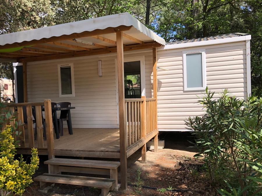 Camping Pas Cher vous présente avec son site Officiel campingpascher.fr, le Camping La Simioune classé 3 étoiles, situé sur la commune de Bollene dans le département Vaucluse (Provence Alpes Côte D'azur) en France. Le camping La Simioune vous propose un hébergement de type mobil-home de 27 m² (télévision). L'établissement vous propose 10 autres types d'hébergements. Découvrez tous nos séjours à petits prix dans la commune et aux alentours de Bollene du département : Vaucluse (Provence Alpes Côte D'azur). Les Avis clients pour le Camping La Simioune sont excellents avec une note moyenne de 8 sur 10. Piscine extérieure, Animations familiales, Aire de jeux enfants, Canoë-kayak, Centre équestre, Court de tennis, Golf, Ping-pong, Pétanque, Terrain de volley-ball, Terrain multisports, Bar, Dépôt de pain, Plats à emporter, Snack/Bar, Épicerie,... En savoir plus : cliquez-ICI.