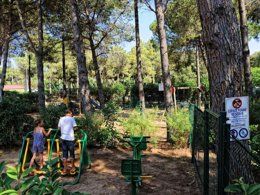 Camping Pas Cher vous présente avec son site Officiel campingpascher.fr, le Camping Campo Di Liccia classé 3 étoiles, situé sur la commune de Bonifacio dans le département Corse Du Sud (Corse) en France. Le camping Campo Di Liccia, vous présente un hébergement de type mobil-home avec climatisation. Le camping Campo Di Liccia vous propose du sam. 04 avril au sam. 11 avril 2026 pour 7 nuits à 240€. Cette location propose 163 dates différentes pour réserver votre séjour. Découvrez également les 14 autres gammes d'hébergements du camping. Les Avis clients pour le Camping Campo Di Liccia sont excellents avec une note moyenne de 8 sur 10. LacMer, Piscine extérieure, Animations familiales, Club enfants, Aire de jeux enfants, Canoë-kayak, Centre équestre, Golf, Parcours sportif, Ping-pong, Piscine, Plongée, Pétanque, Randonnée, Surf, Terrain de volley-ball, Bar, Dépôt de pain, Pizzeria, Plats à emporter, Snack/Bar, Épicerie,... En savoir plus : cliquez-ICI.
