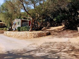 Camping Pas Cher vous présente avec son site Officiel campingpascher.fr, le Camping Campo Di Liccia classé 3 étoiles, situé sur la commune de Bonifacio dans le département Corse Du Sud (Corse) en France. Le camping Campo Di Liccia, vous présente un hébergement de type mobil-home pour 3 personnes avec climatisation. Le camping Campo Di Liccia vous propose du sam. 04 avril au sam. 11 avril 2026 pour 7 nuits à 380€. Cette location propose 163 dates différentes pour réserver votre séjour. Découvrez également les 14 autres gammes d'hébergements du camping. Les Avis clients pour le Camping Campo Di Liccia sont excellents avec une note moyenne de 8 sur 10. LacMer, Piscine extérieure, Animations familiales, Club enfants, Aire de jeux enfants, Canoë-kayak, Centre équestre, Golf, Parcours sportif, Ping-pong, Piscine, Plongée, Pétanque, Randonnée, Surf, Terrain de volley-ball, Bar, Dépôt de pain, Pizzeria, Plats à emporter, Snack/Bar, Épicerie,... En savoir plus : cliquez-ICI.