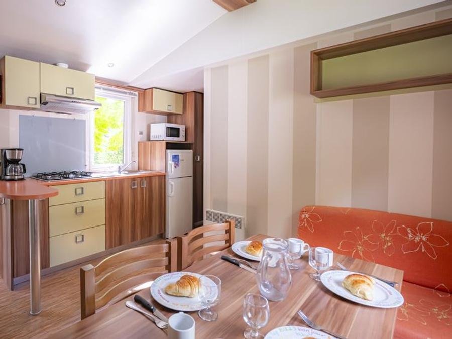 Camping Pas Cher vous présente avec son site Officiel campingpascher.fr, le Camping Domaine De Gaujac - Paradis classé 4 étoiles, situé sur la commune de Boisset Et Gaujac dans le département Gard (Languedoc Roussillon) en France. Le camping Domaine De Gaujac - Paradis, vous présente un hébergement de type mobil-home avec climatisation. Le camping Domaine De Gaujac - Paradis vous propose du sam. 27 juin au sam. 04 juillet 2026, en promotion à -10% pour 7 nuits à 179 € au lieu de 199,0 € soit une Économie de 20 €. Cette location propose 19 dates différentes pour réserver votre séjour. Découvrez également les 17 autres gammes d'hébergements du camping. Les Avis clients pour le Camping Domaine De Gaujac - Paradis sont excellents avec une note moyenne de 8 sur 10. Rivière, Piscine chauffée, Piscine extérieure, Animations familiales, Club enfants, Aire de jeux enfants, Centre équestre, Court de tennis, Golf, Ping-pong, Pétanque, Randonnée, Terrain de volley-ball, Bar, Dépôt de pain, Snack/Bar,... En savoir plus : cliquez-ICI.