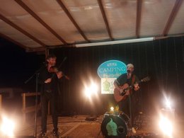 Camping Pas Cher vous présente avec son site Officiel campingpascher.fr, le Camping Domaine De Gaujac - Paradis classé 4 étoiles, situé sur la commune de Boisset Et Gaujac dans le département Gard (Languedoc Roussillon) en France. Le camping Domaine De Gaujac - Paradis, vous présente un hébergement de type mobil-home de 29 m² pour 4 personnes avec climatisation et télévision. Le camping Domaine De Gaujac - Paradis vous propose du jeudi 30 avril au jeudi 07 mai 2026, en promotion à -20% pour 7 nuits à 189 € au lieu de 238,0 € soit une Économie de 49 €. Cette location propose 62 dates différentes pour réserver votre séjour. Découvrez également les 16 autres gammes d'hébergements du camping. Les Avis clients pour le Camping Domaine De Gaujac - Paradis sont excellents avec une note moyenne de 8 sur 10. Rivière, Piscine chauffée, Piscine extérieure, Animations familiales, Club enfants, Aire de jeux enfants, Centre équestre, Court de tennis, Golf, Ping-pong, Pétanque, Randonnée, Terrain de volley-ball, Bar, Dépôt de pain, Snack/Bar,... En savoir plus : cliquez-ICI.