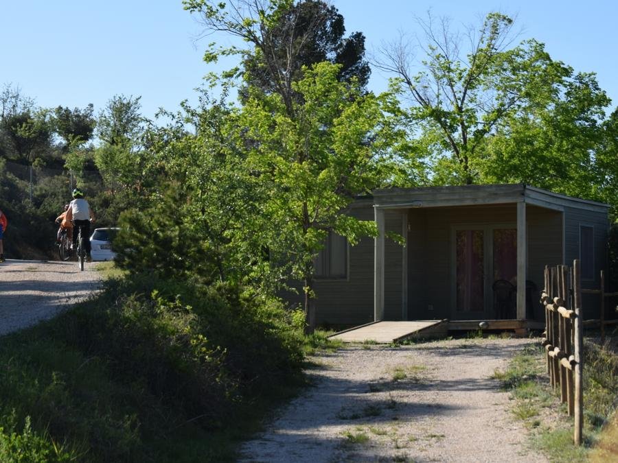 Camping Pas Cher vous présente avec son site Officiel campingpascher.fr, le Camping Terra Alta classé 3 étoiles, situé sur la commune de Bot dans le département Tarragone (Catalogne) en Espagne. Le camping Terra Alta, vous présente un hébergement de type bungalow de 25 m² avec climatisation et télévision. Le camping Terra Alta vous propose du dimanche 14 juin au dimanche 21 juin 2026 pour 7 nuits à 388€. Cette location propose 81 dates différentes pour réserver votre séjour. Découvrez également les 4 autres gammes d'hébergements du camping. Les Avis clients pour le Camping Terra Alta sont excellents avec une note moyenne de 9 sur 10. Rivière, Piscine extérieure, Aire de jeux enfants, Canoë-kayak, Cyclisme, Piscine, Pétanque, Terrain multisports, Bureau de tabac, Restaurant, Snack/Bar, Station-service, Supermarché, Épicerie,... En savoir plus : cliquez-ICI.